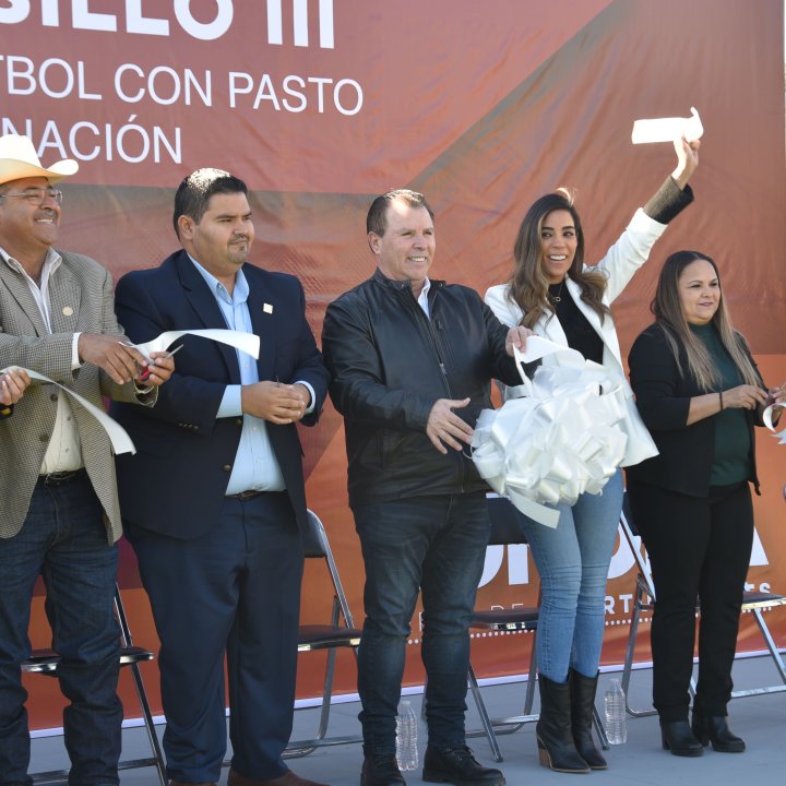 Entrega de obra, cancha de fútbol con pasto sintético en Conalep Hermosillo III, Hermosillo, Sonora.